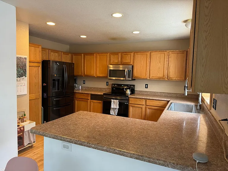 1312 Lambert Cir — Photo 5