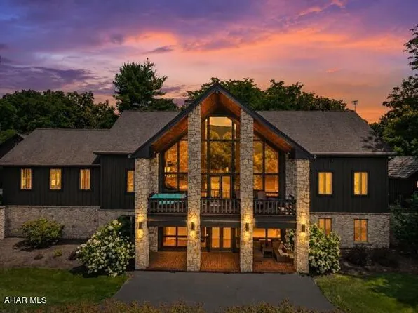 622 Golf Course Rd, Altoona, PA 16601