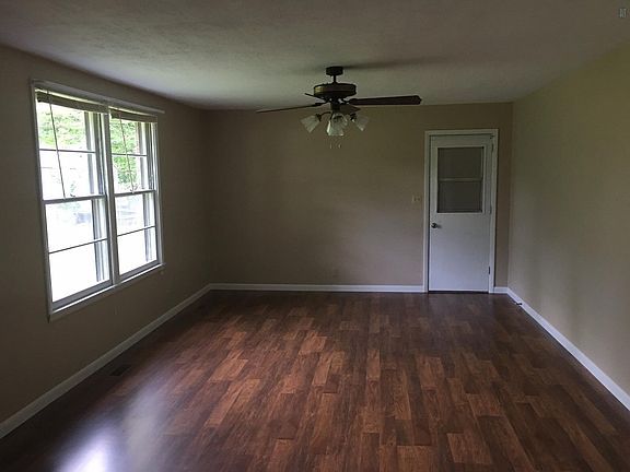 4th image of 2209 Green Acres Dr