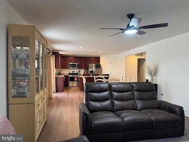 257 Stager Ave — Photo 5
