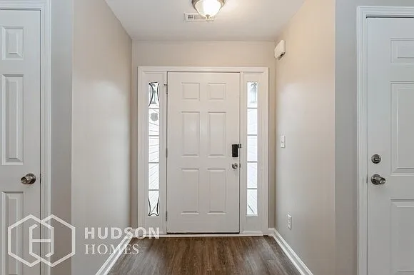 3 bed, 2.0 bath, 2128 sqft, $2,325 — Photo 3