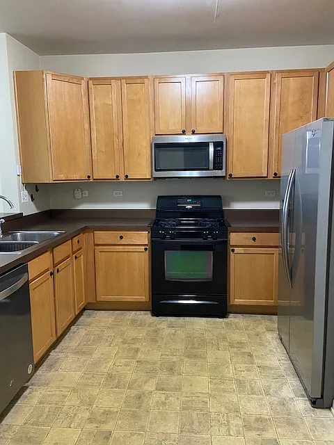 3 bed, 2.5 bath, 1472 sqft, $2,300 — Photo 1