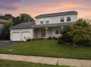 52 Davids Ln, Howell, NJ 07731