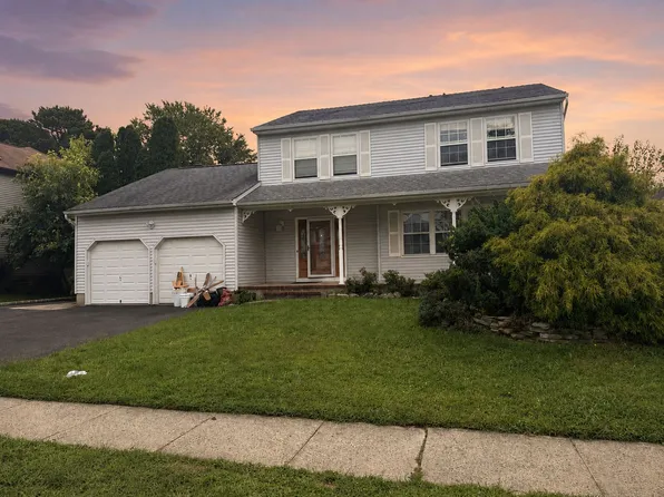 52 Davids Ln, Howell, NJ 07731
