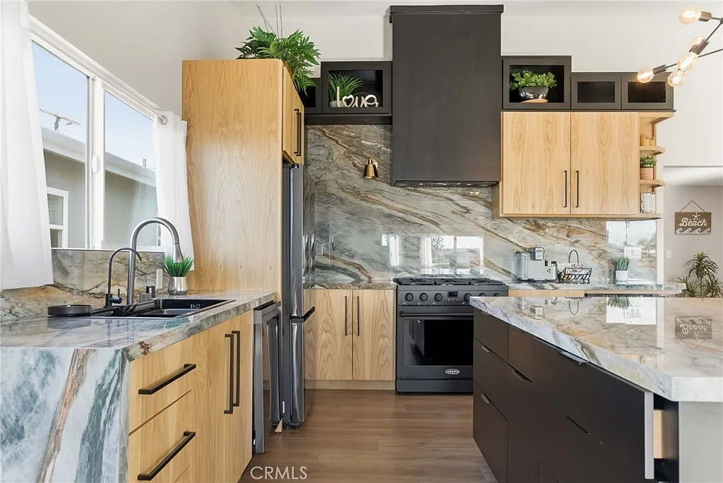 2 bed, 1233 sqft, $5,995 — Photo 1