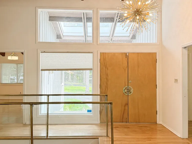 10611 Allenwood Ln — Photo 6