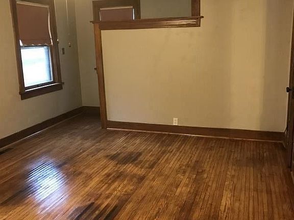 4th image of 320 N Johnston Ave