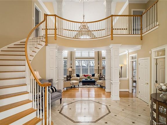 5th image of 79 Kingswood Dr
