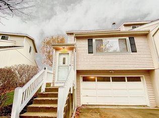 1414 E Mart Way Cir, Olathe, KS 66061