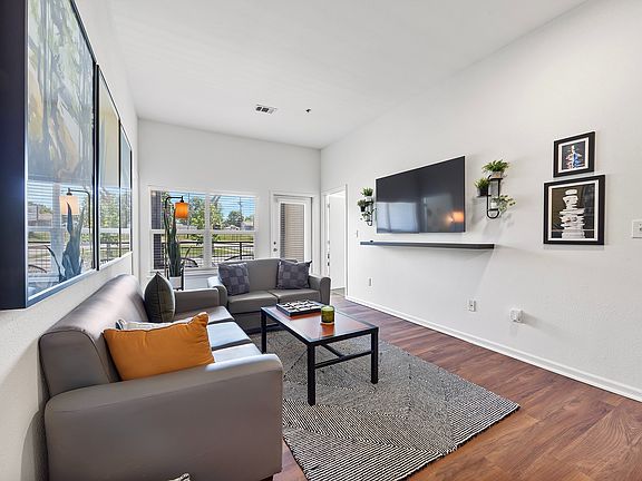 5th image of 800 Hovey Ave #366E9367