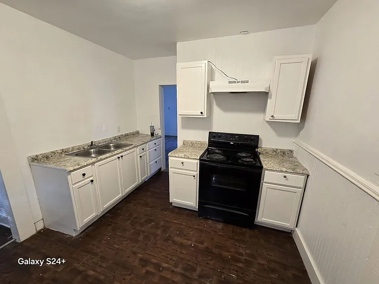 755 Doucette Ave — Photo 25