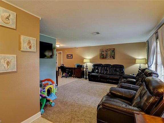 5th image of 1410 S Larkwood Sq