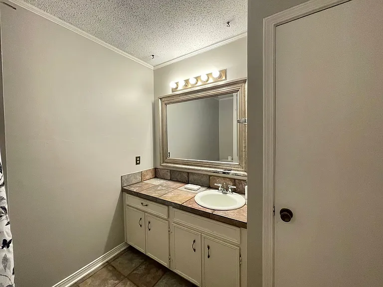 103 Comanche Cir — Photo 15