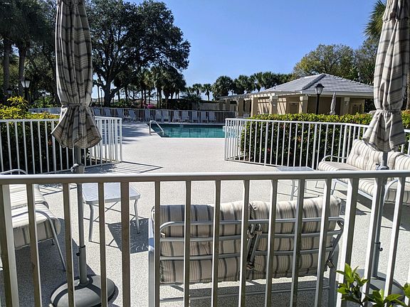 5th image of 12181 Summergate Cir #U204