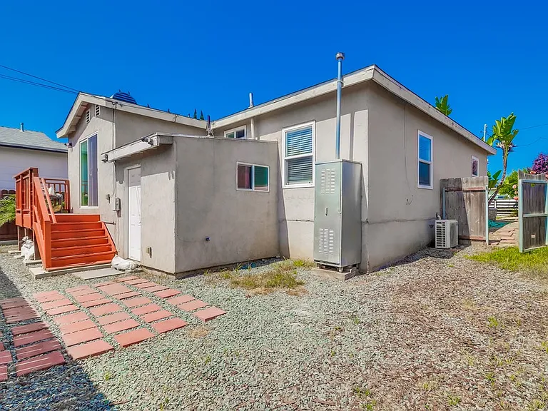 843 Georgia St — Photo 22