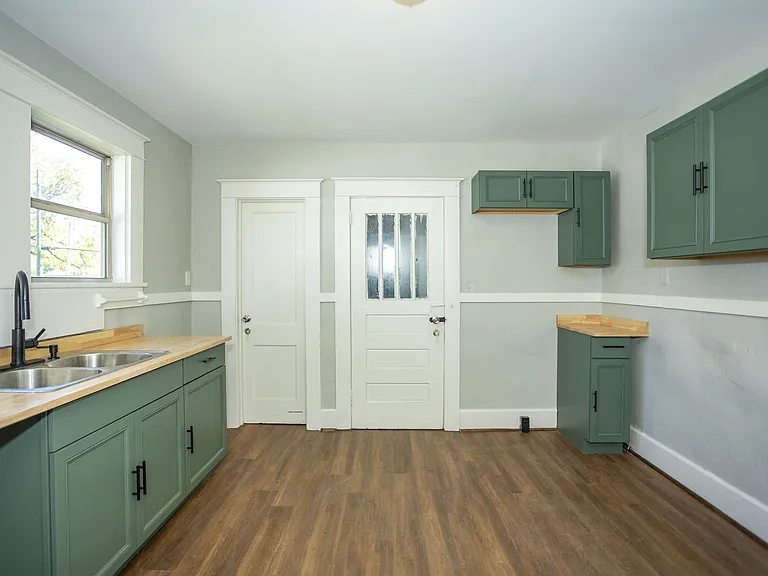 2715 Avenue H — Photo 37