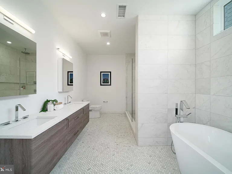 142R S Front St — Photo 15