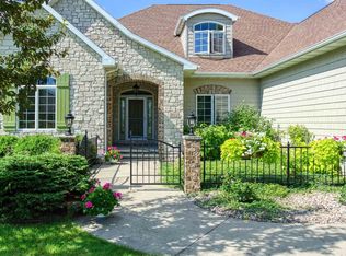 3012 Saffron Ln, Neenah, WI 54956