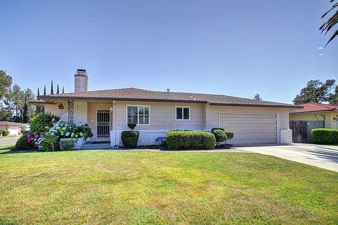 1st image of 28 Rose Mead Cir