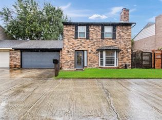 9223 Barr Cir, Houston, TX 77080