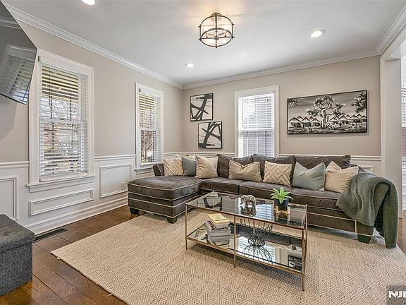 3rd image of 309 Maple Ave