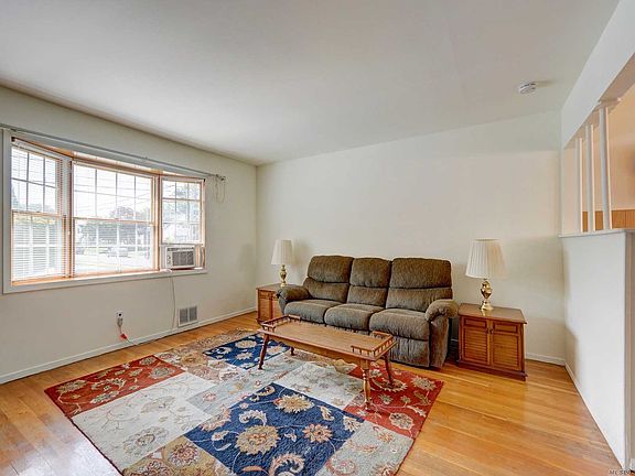 3rd image of 19 Smith St