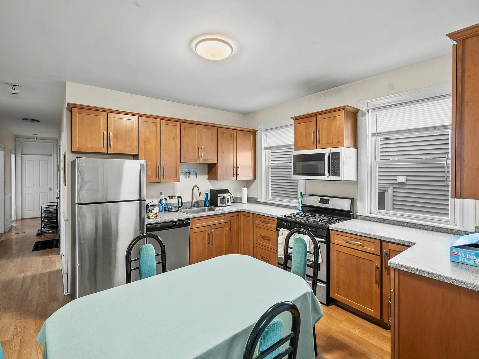 4 bed, 1200 sqft, $4,150 — Photo 2