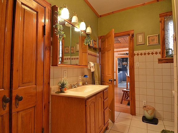 5th image of 213 W Washington St