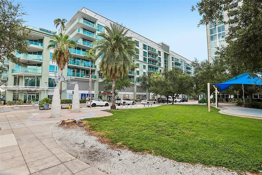 1 bed, 1.0 bath, 934 sqft, $2,500 — Photo 2