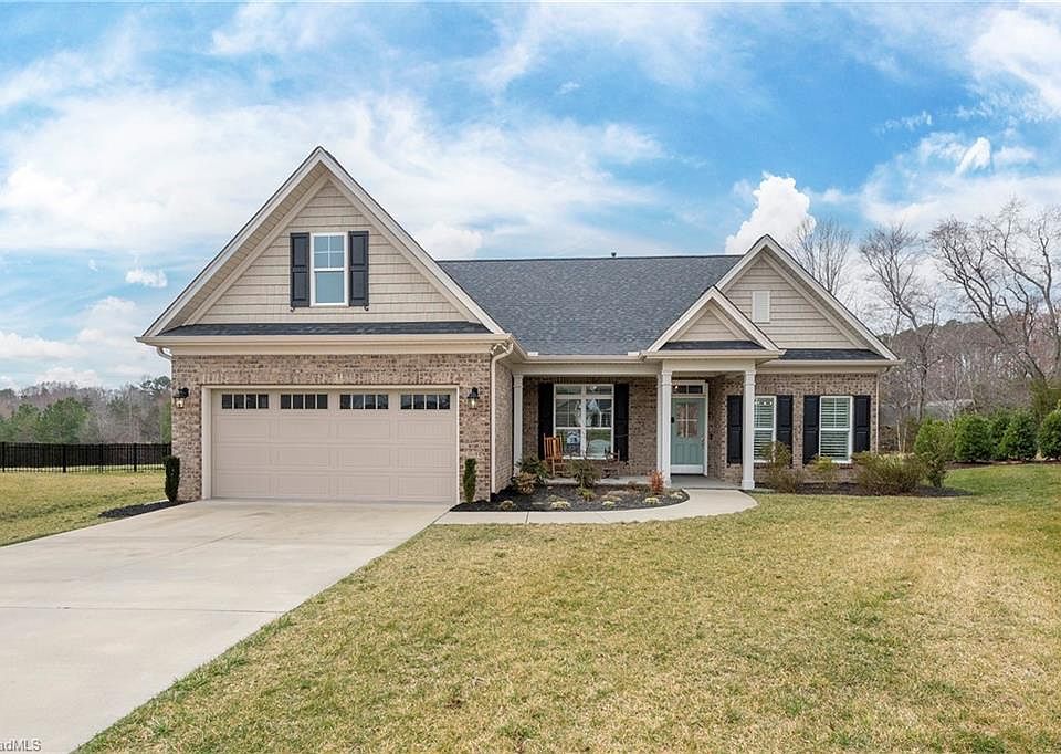 1st image of 102 Castle Pond Dr