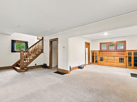 5th image of 1019 Sherburne Ave