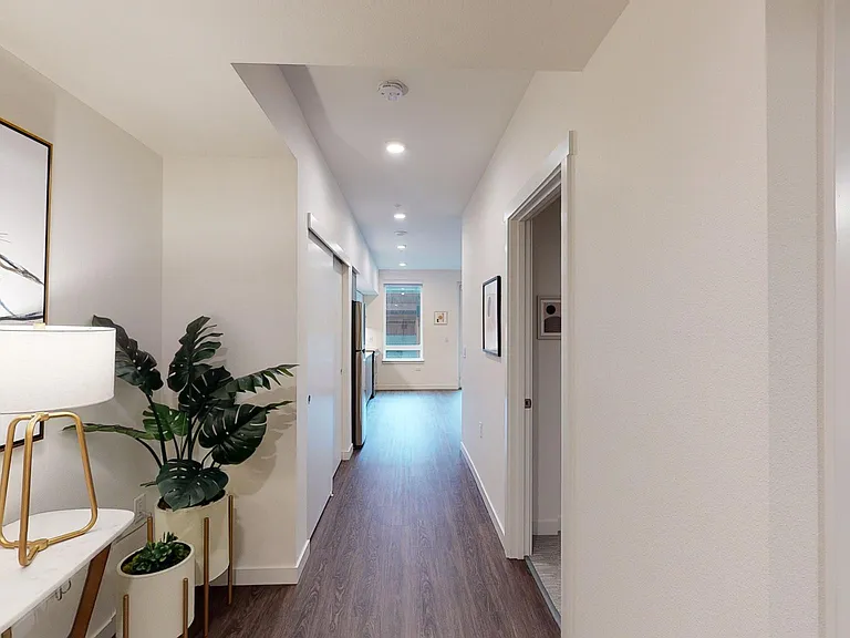 Nightingale Apartments — Photo 23