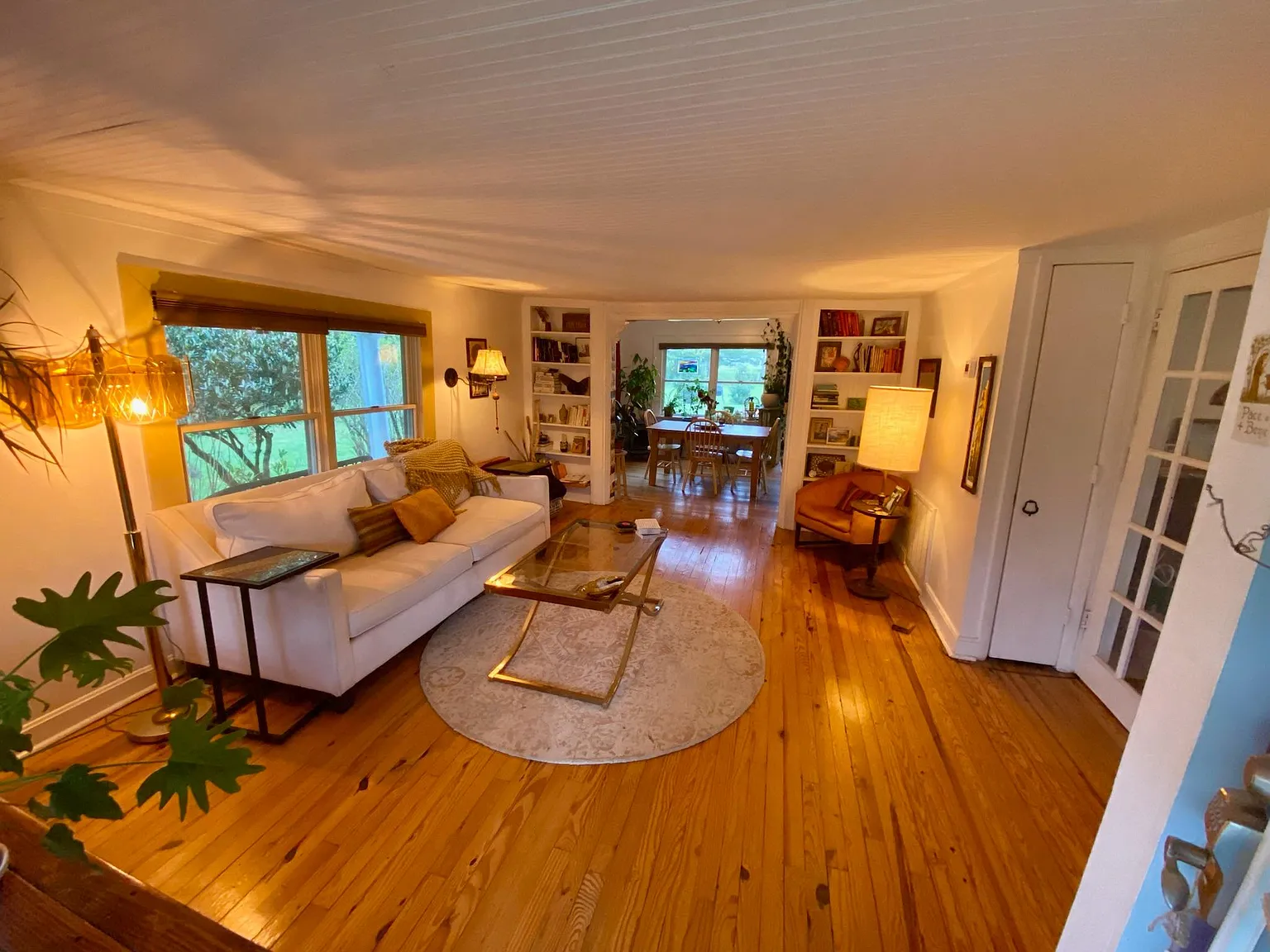 3 bed, 1200 sqft, $2,200 — Photo 3