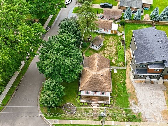 3rd image of 22383 Adelaide Rd