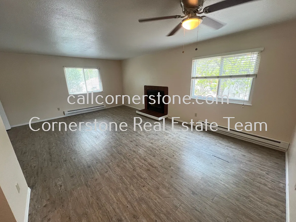 Building Photo - 2820 W Platte Ave #A