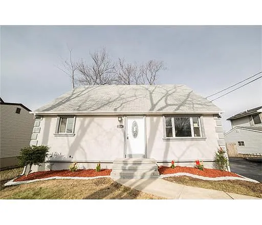 114 Morris Ave photo 1