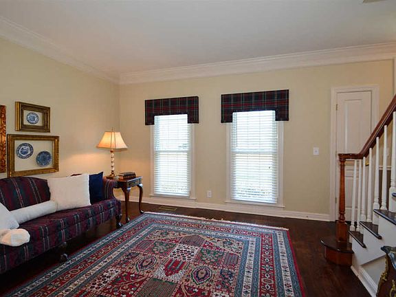 4th image of 2929 Chaucer Dr