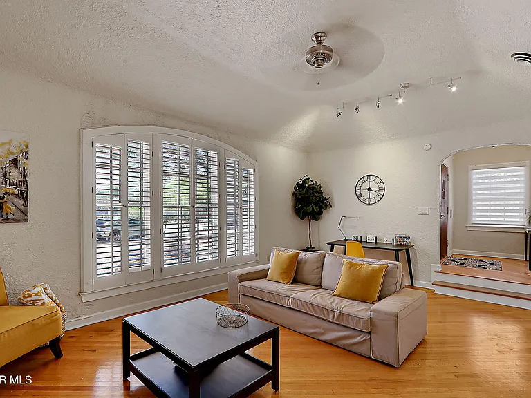 1104 Madeline Dr — Photo 11