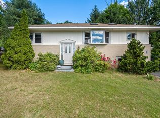 10 Hopkinton Rd, Upton, MA 01568