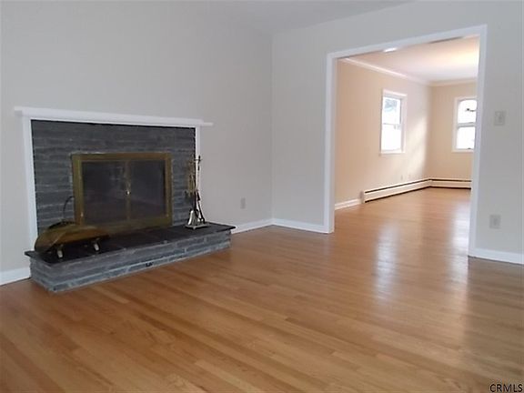 3rd image of 16 Springwood Manor Dr