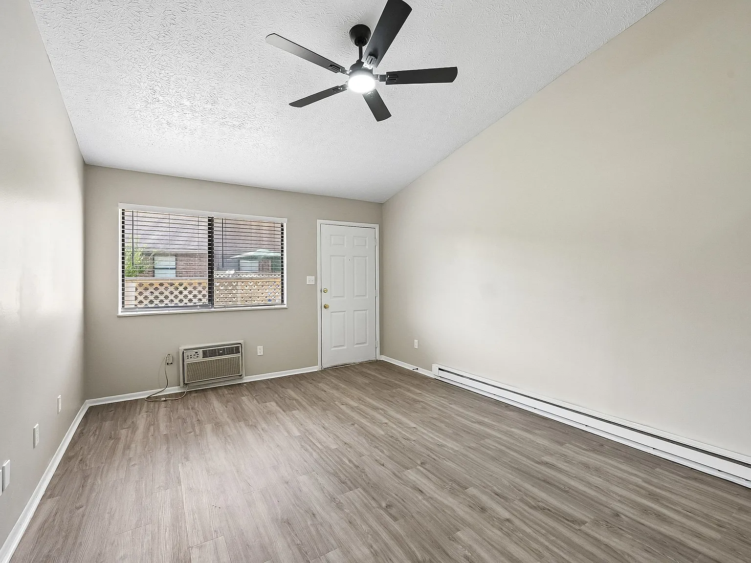 Abbington Village Apartments — Photo 3