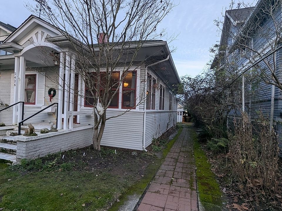 2nd image of 2426 4th Avenue W