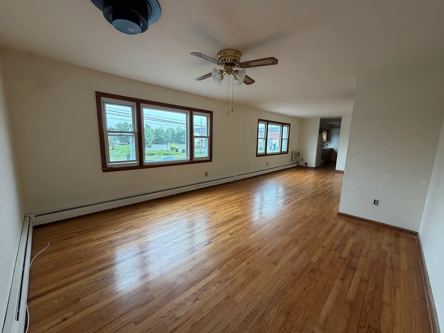 3 bed, 1624 sqft, $2,700 — Photo 4