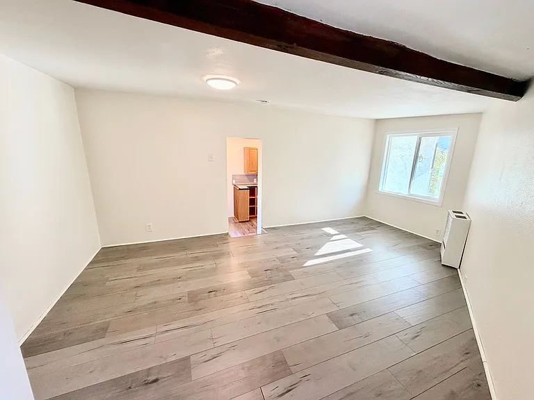 345 Crane Blvd — Photo 14