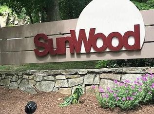 483 Pumpkin Hill Rd, Shelton, CT 06484