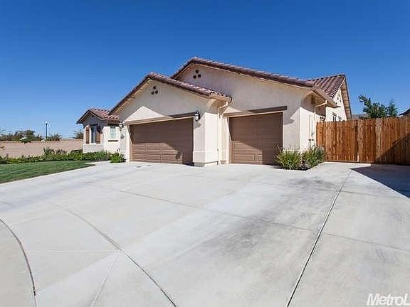 3rd image of 432 Rockcliff Ct