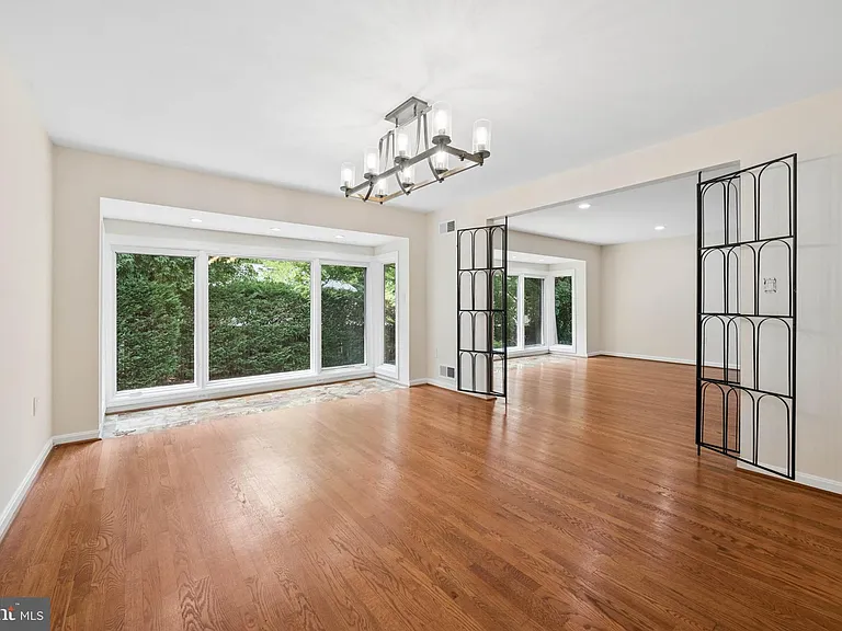 7016 Hopewood St — Photo 15