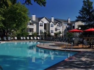 13701 Winding Oak Cir APT 405, Centreville, VA 20121