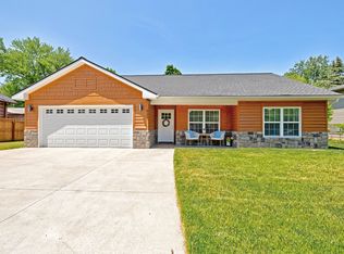 930 Seyburn Ave, Waterford, MI 48327