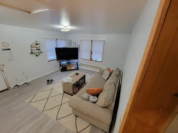 2116 Olive St APT 3, Cedar Falls, IA 50613